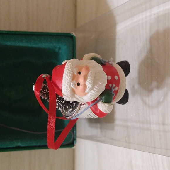 Vintage 1985 Hallmark Thimble Santa Collector's Series Ornament #8 - Picture 3 of 3